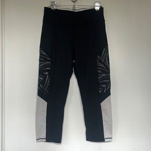 2/$20 Betsey Johnson Capri Workout Leggings